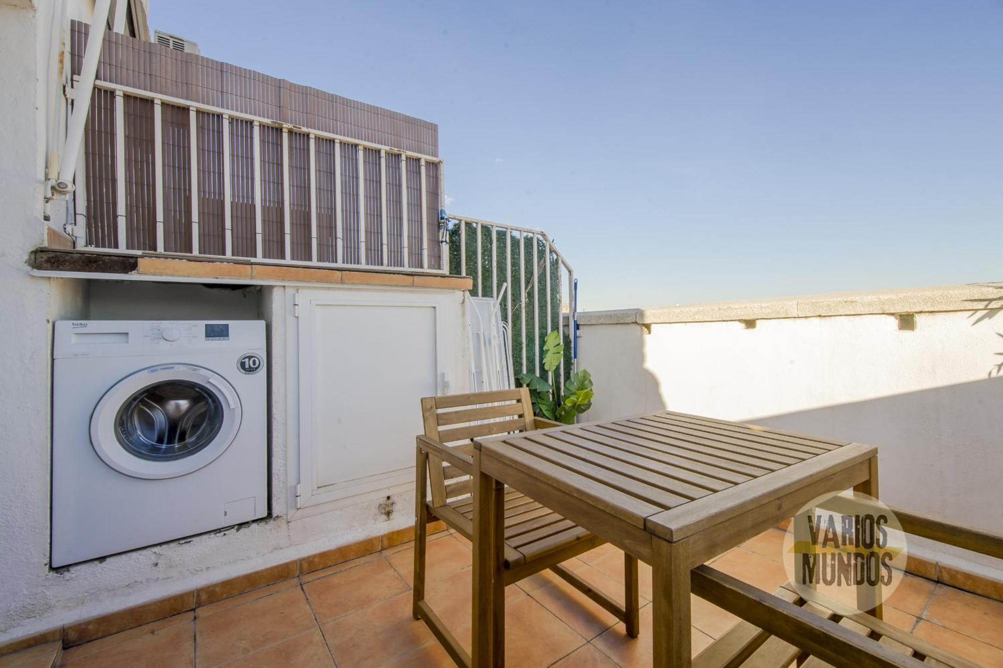 Fabuloso Atico Doble Altura 3pax En Chueca Appartamento